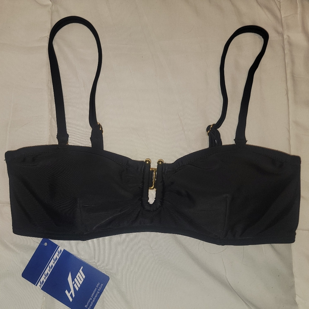 Black swimsuit top size 6 NWT